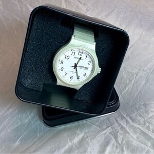 Green Strap Watch with White Dial‎ Fashion Watch